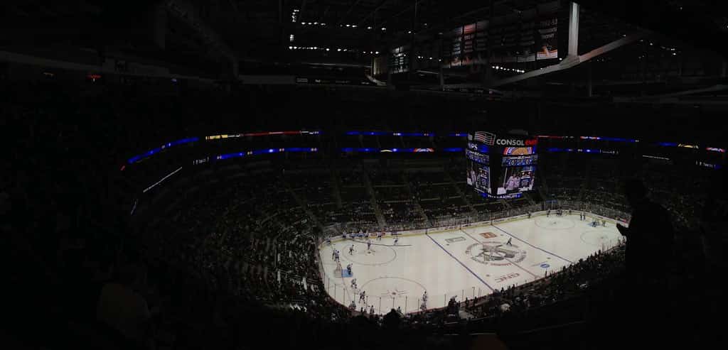 Brandon Hagel Scores Twice in Final Two Minutes for Hat Trick as Lightning Beat Islanders 5-3