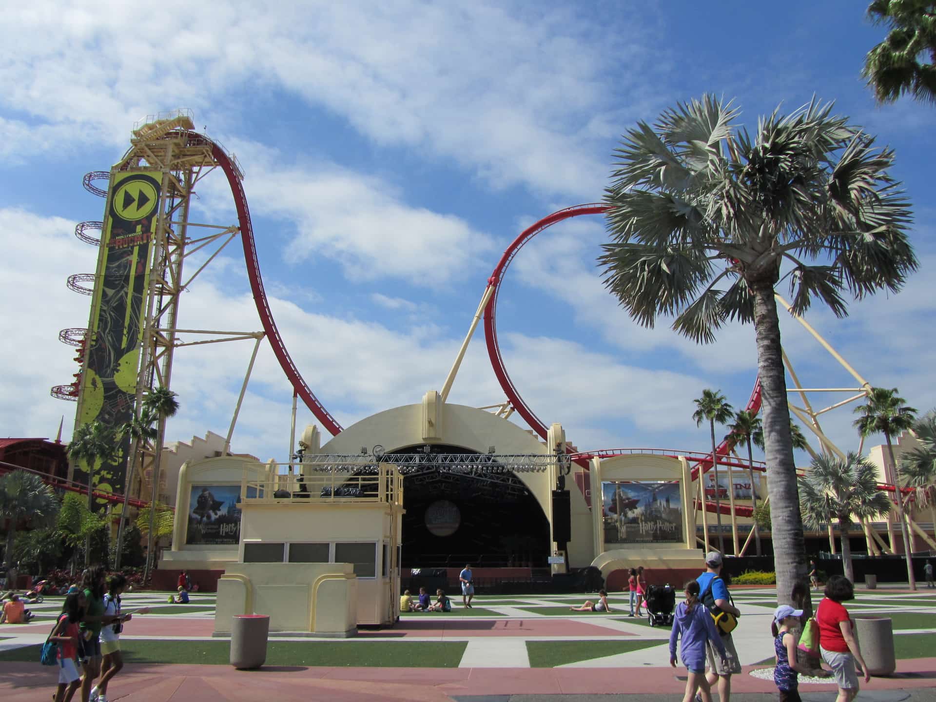 Epic Universe Reshapes Orlando Tourism as Universal and Disney Battle for Summer 2026