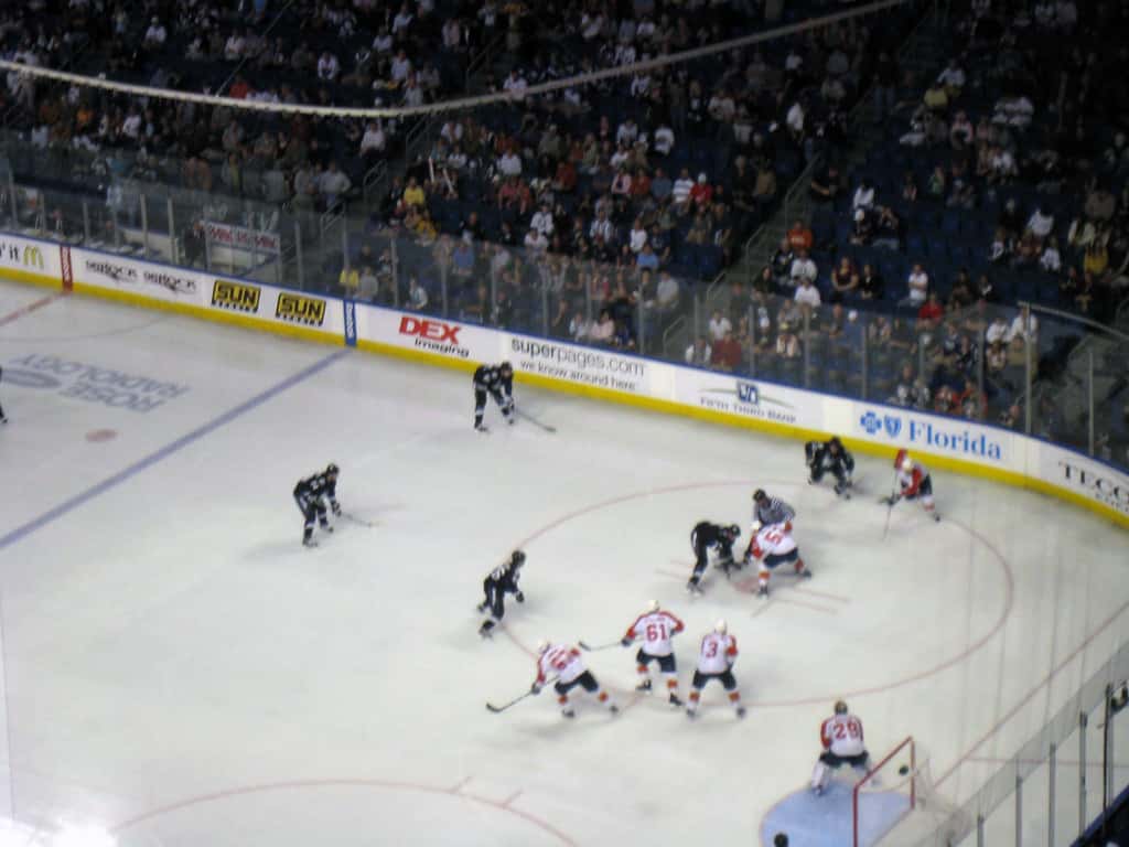Lightning open season with 5-1 loss to Rangers as Shesterkin scores rare goalie goal