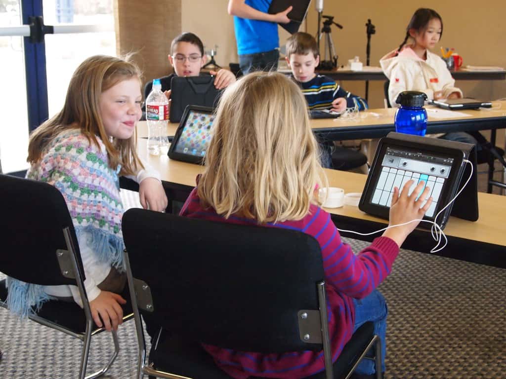 Florida Schools Brace for Tougher Cellphone Limits as Districts Prepare for the New Year