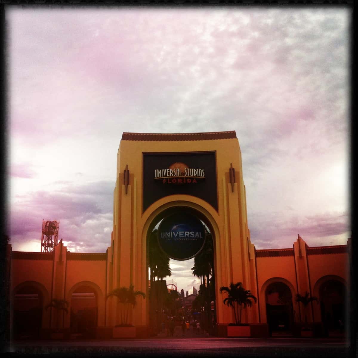 Orlando's Theme Park War Turns Into a Fight Over Attendance Numbers