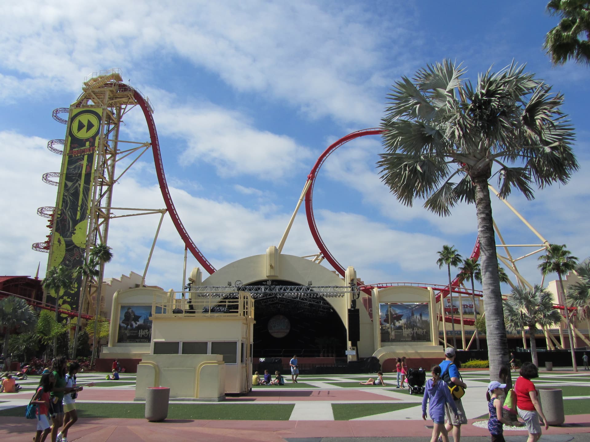 Epic Universe Reshapes Orlando Tourism as Universal and Disney Battle for Summer 2026