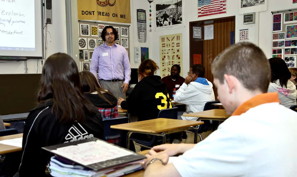 Tampa Bay School Districts Ban Smart Glasses From Classrooms Over Recording and Cheating Concerns