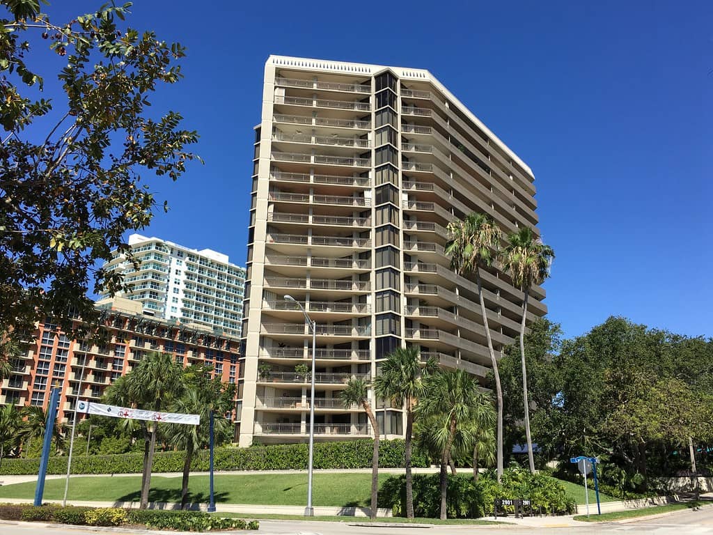 Coconut Grove art dealer Leslie Roberts gets 46 months for selling fake Warhols