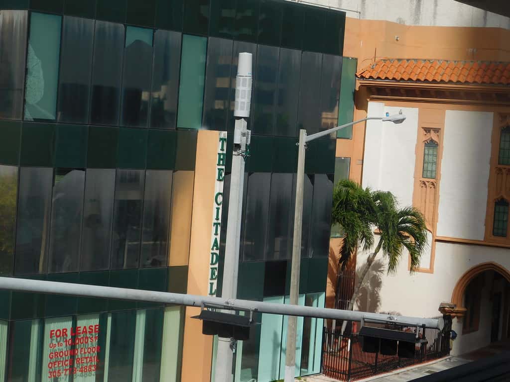 Federal Government Again Asks Miami Judge to Toss Lawsuit by Nearly 1,000 Cubans With I-220A Papers