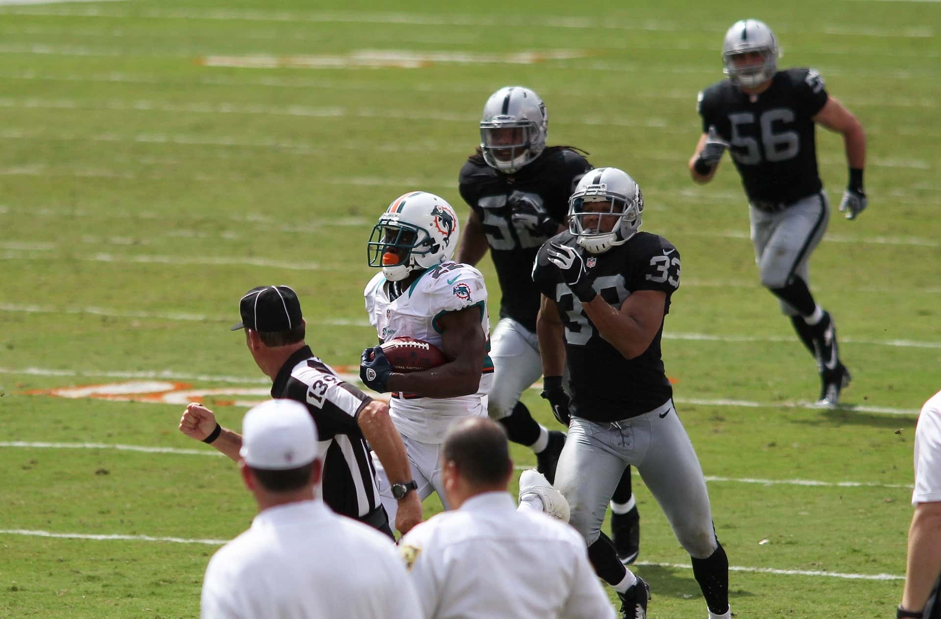 Dolphins Open Jeff Hafley's First Camp With an Emphasis on Contact and Strain