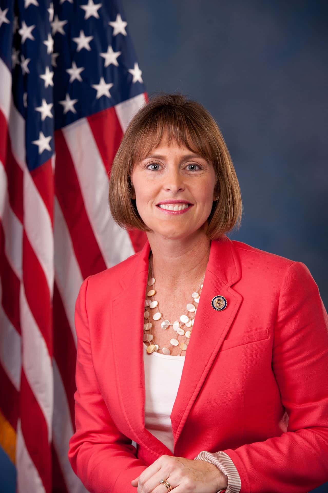 Kathy Castor and Mike Beltran enter final stretch of a tight race in a redrawn, Trump-leaning Tampa district