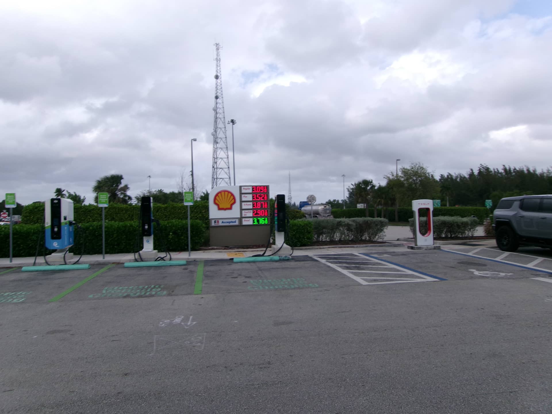 Florida Gas Prices Tumble as Iran Ceasefire Eases Fears Over the Strait of Hormuz