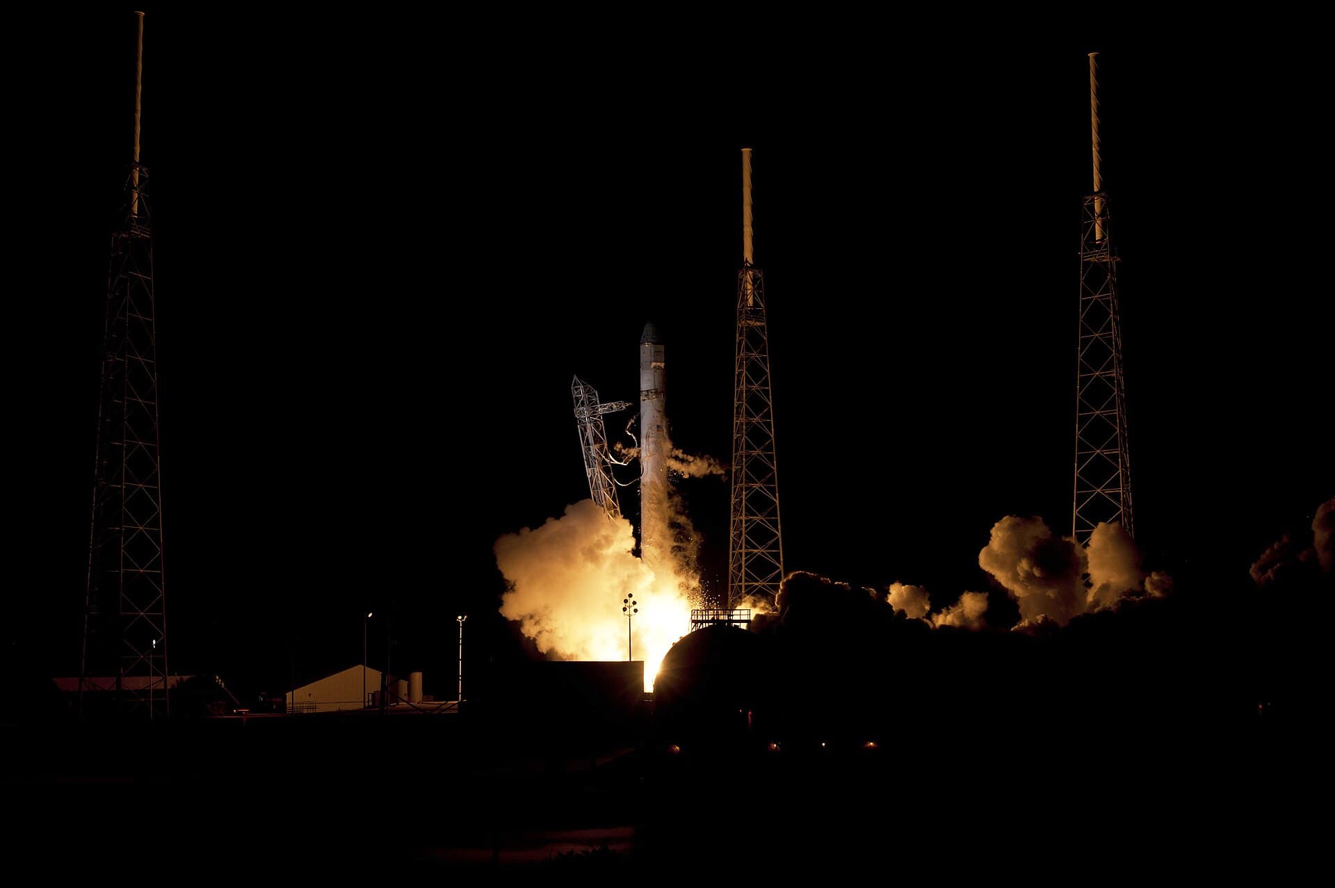 SpaceX Launches 34th NASA Cargo Mission from Cape Canaveral, Delivering 6,500 Pounds to the International Space Station