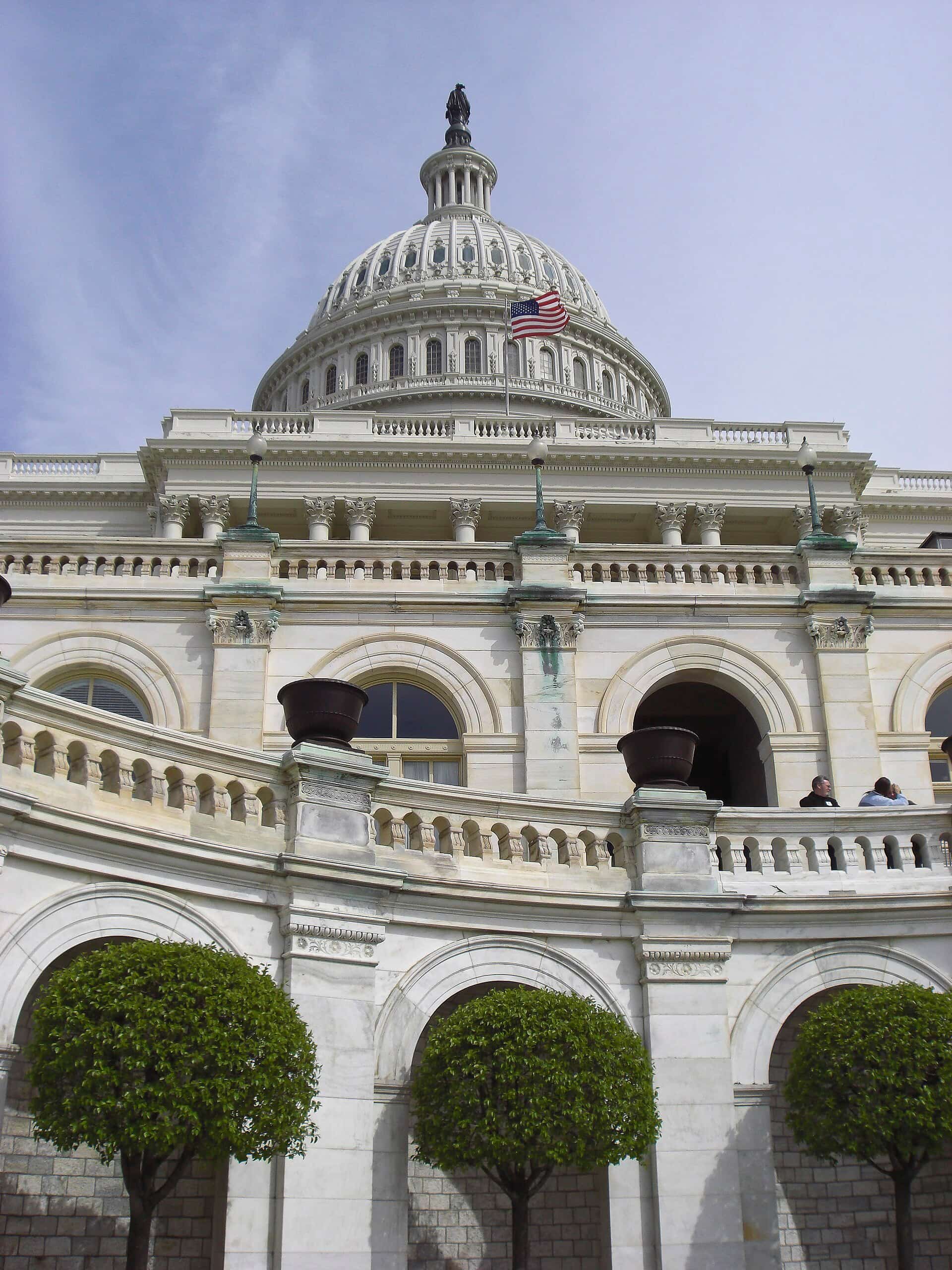 Full Eleventh Circuit Upholds Florida Law Restricting Minors at Adult Performances