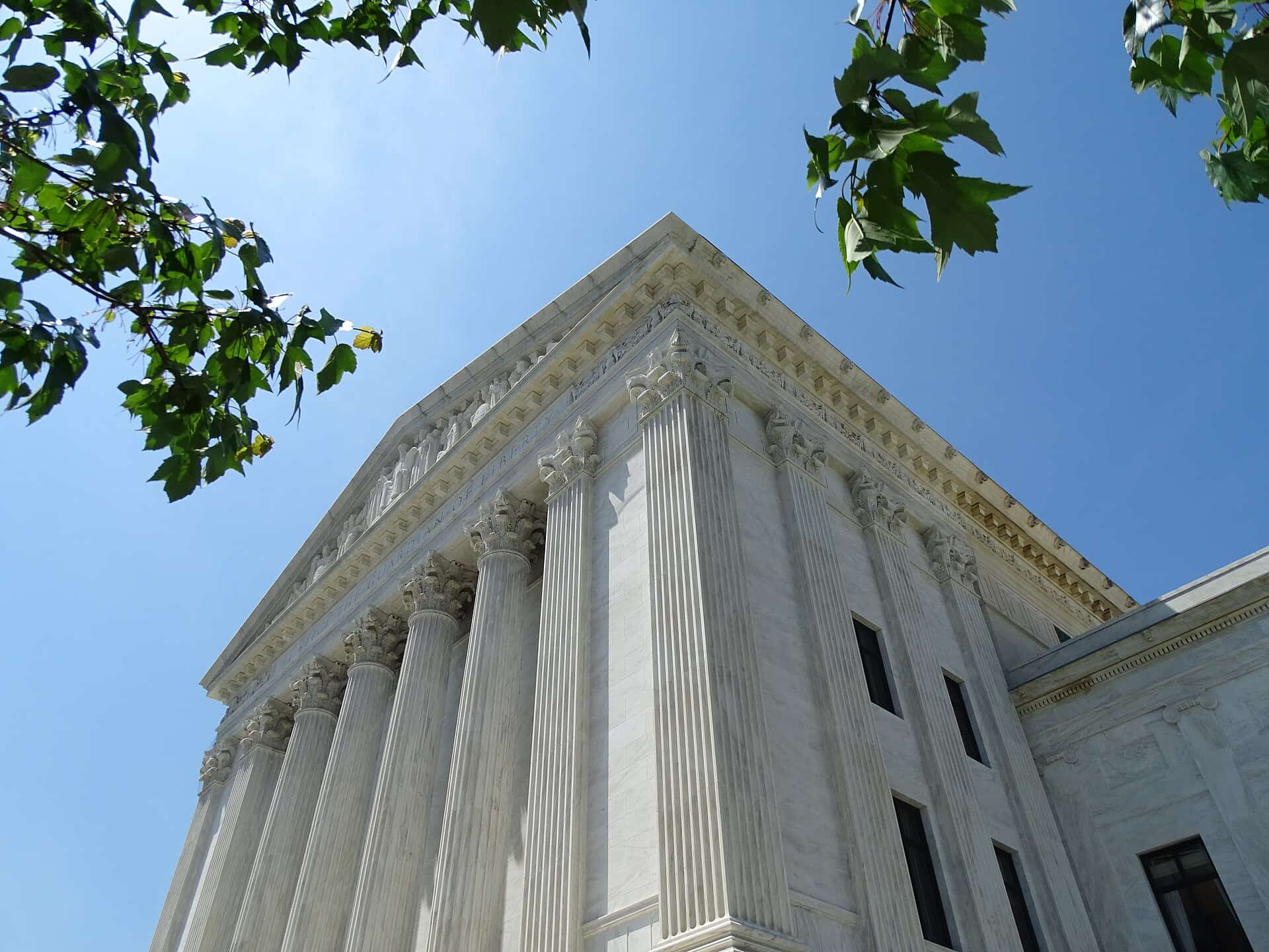 Federal judge strikes down ICE immigration courthouse arrest policy: what it means for Florida