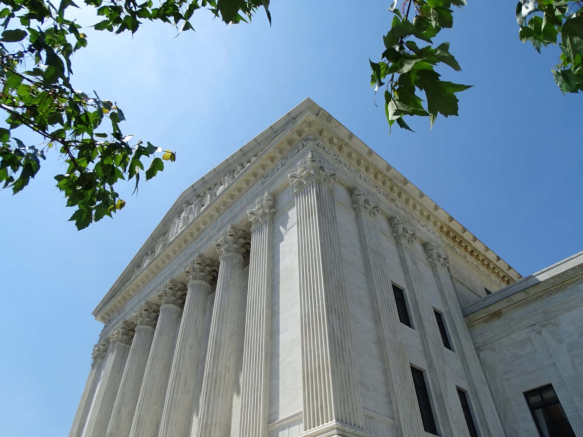 Federal judge strikes down ICE immigration courthouse arrest policy: what it means for Florida
