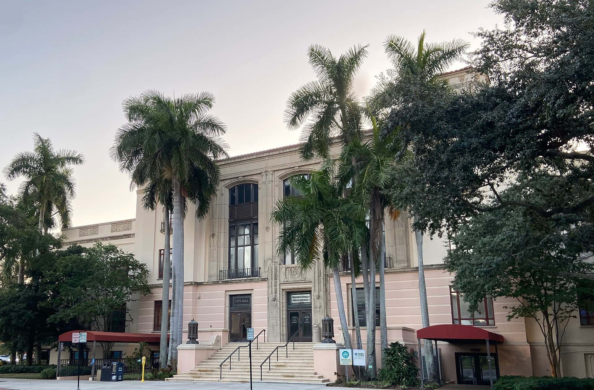 Charlie Crist and Ken Welch offer competing visions for St. Petersburg as mayor's race heads to Nov. 3 vote